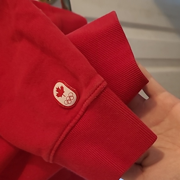 3/$30 Canada Olympics full zip red hoodie🇨🇦 Unisex size M - Picture 3 of 5